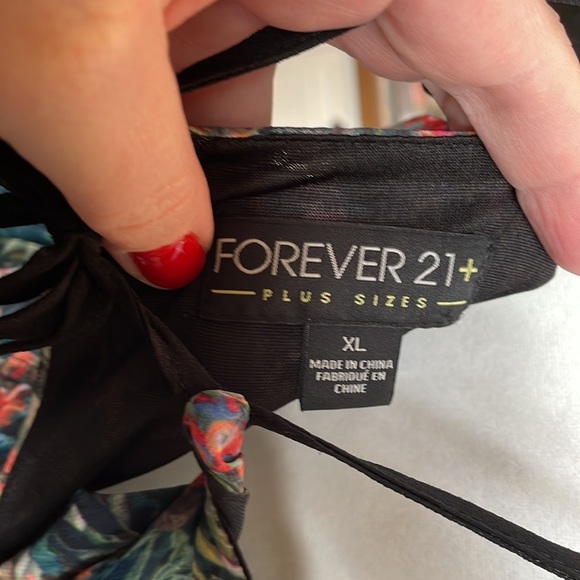 Forever 21 Plus floral romper with tie in the back - Picture 4 of 4
